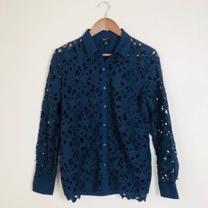 3/$25 🖤 Floral Cut Button Up